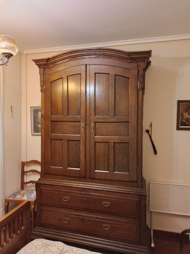 Armario ropero antiguo