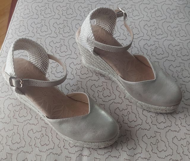 SANDALIAS CUÑA MUSTANG