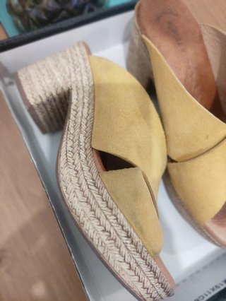 Sandalias de piel bonitas (casi sin uso)