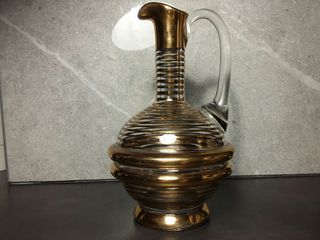 Antica ampolla a caraffa oro e vetro trasparente 