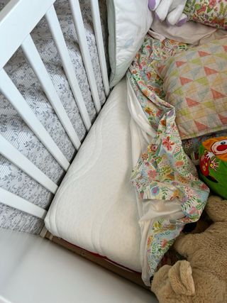 Cuna ikea con cajones rosas 120x80