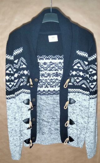 SUETER CUELLO CHAL CON BOTONES TRENCA