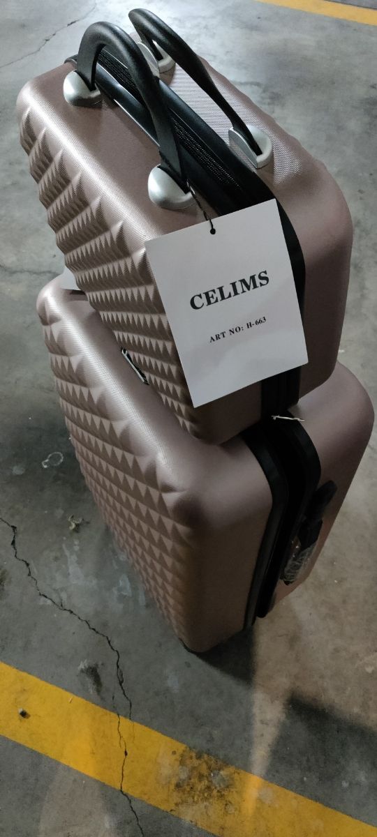 MALETA DE VIAJE CON NECESER Precio no negociable