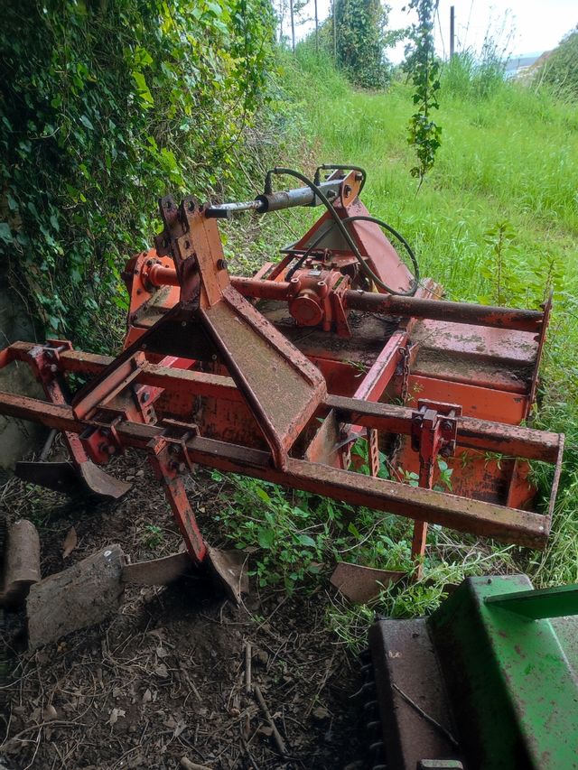 Retobato con 3 arados detras