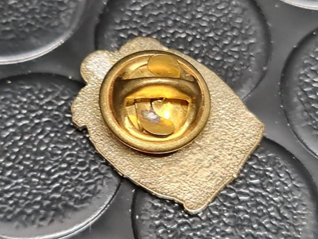 Antiguo pin Escudo España Aguila de San Juan 