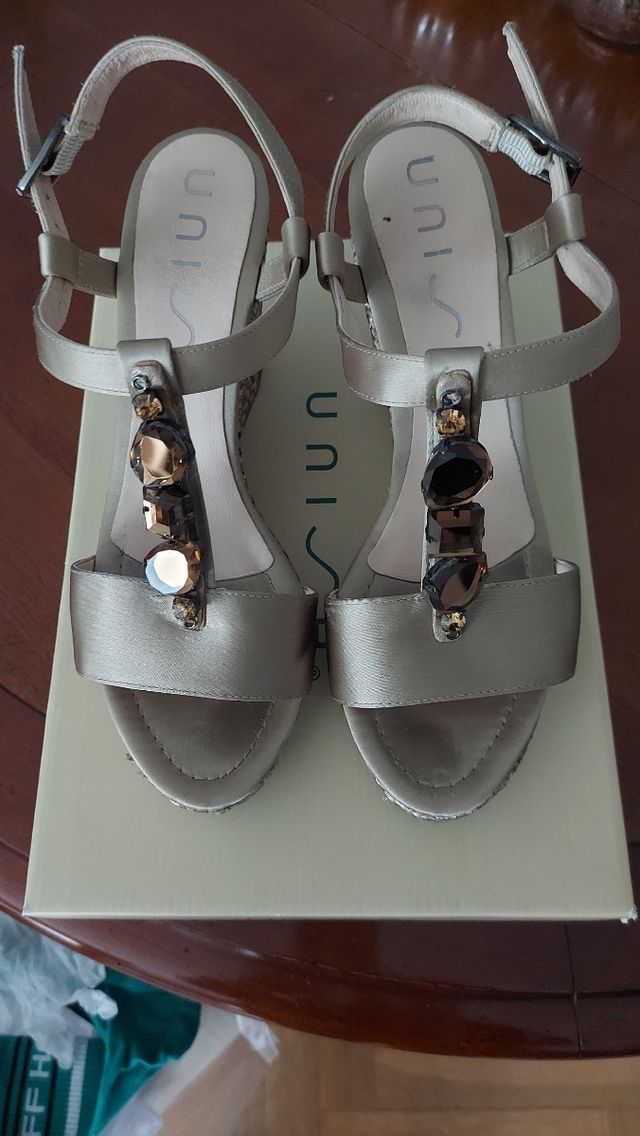 SANDALIA CUÑA UNISA