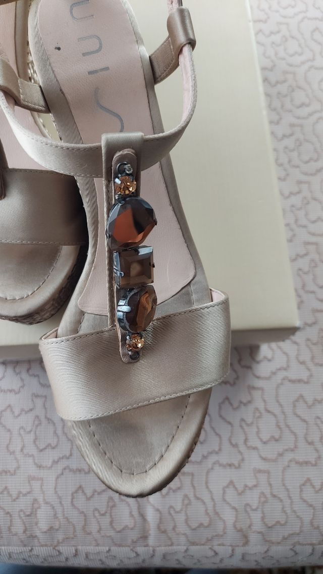 SANDALIA CUÑA UNISA