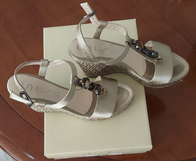 SANDALIA CUÑA UNISA