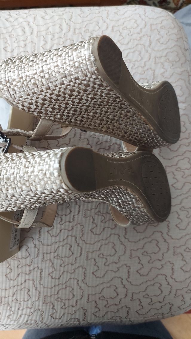 SANDALIA CUÑA UNISA