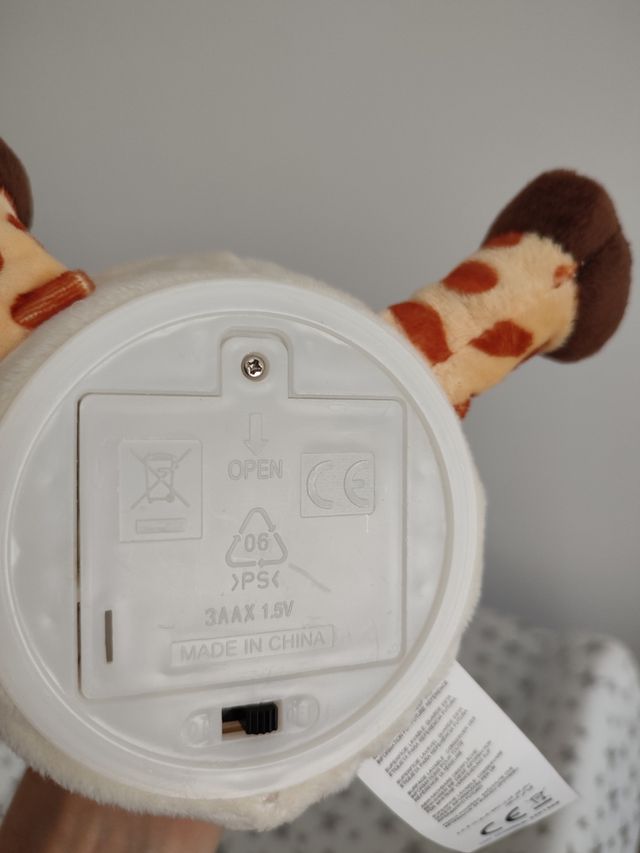 Peluche interactivo jirafa Ale-hop