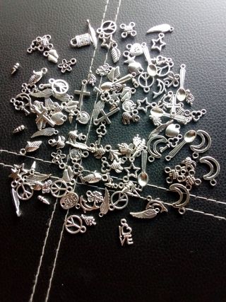 Colección dijes o charms o abalorios pequeños