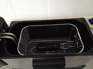 Freidora eléctrica mandine con su caja 