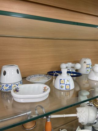 Toalleros, portarrollos y perchas