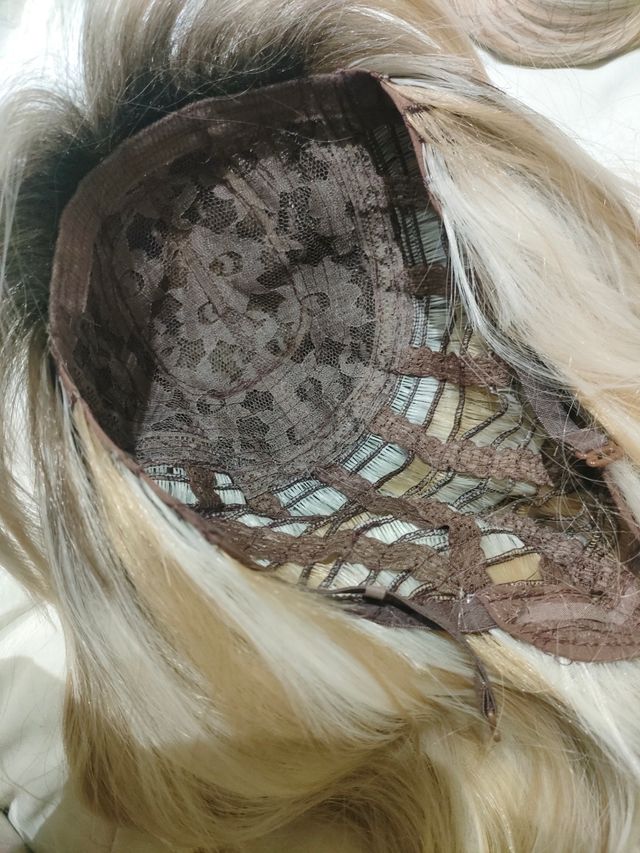 Peluca rubia con flequillo 