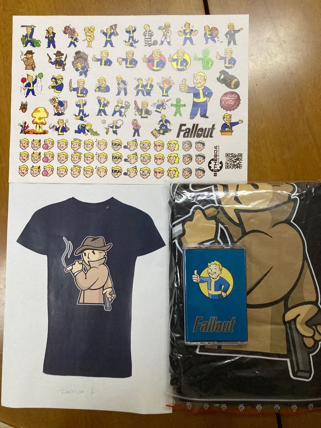 Maglietta fallout + cassette + adesivi