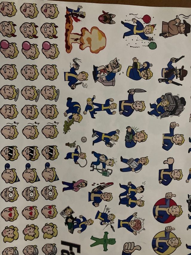 Maglietta fallout + cassette + adesivi