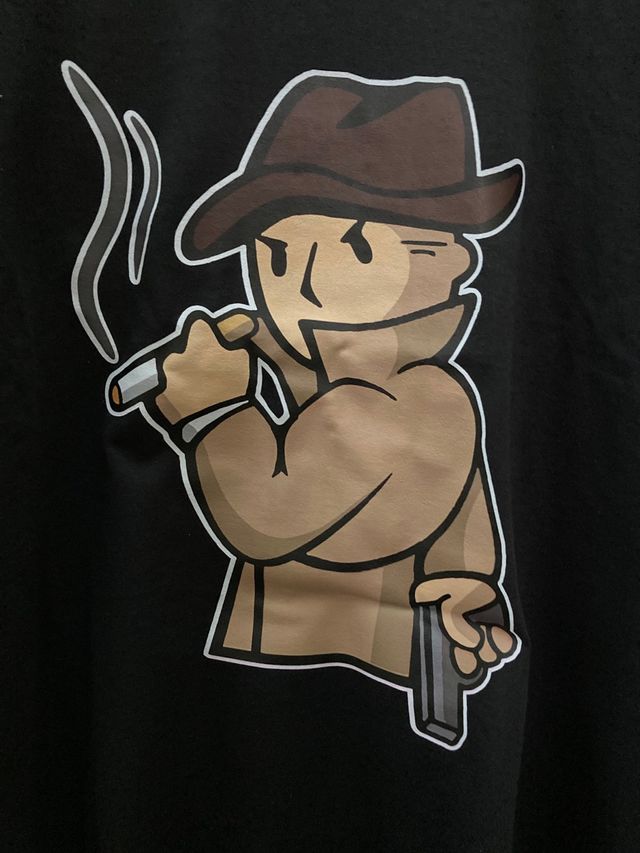 Maglietta fallout + cassette + adesivi