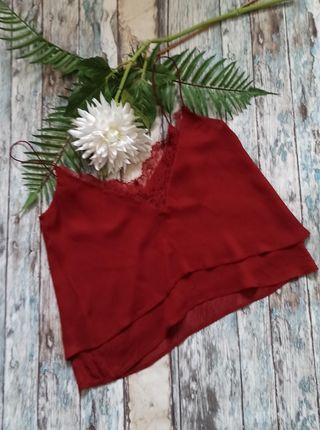 Top lencero encaje color teja de Zara