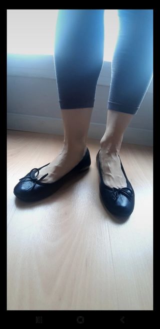 Bailarinas negras con su bolsa