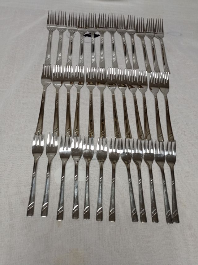 Cubertería.De 112 piezas.