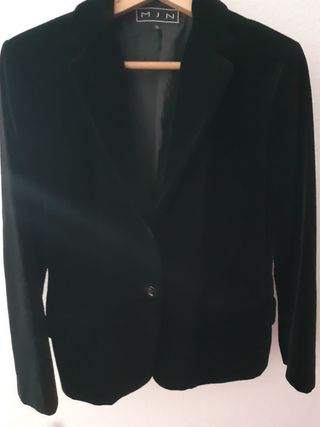 Americana terciopelo negro