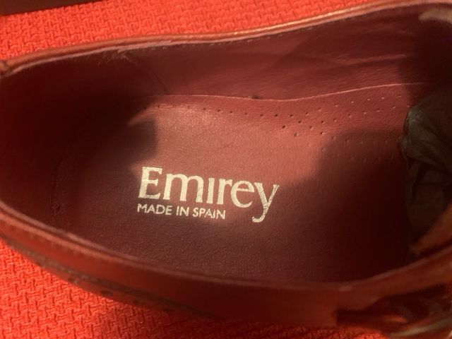 Preciosos zapatos piel Emirey.
