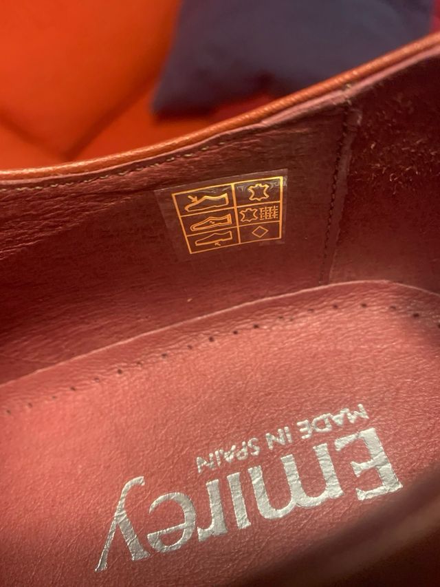 Preciosos zapatos piel Emirey.