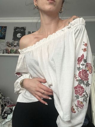 BLUSA BLANCA FLORES