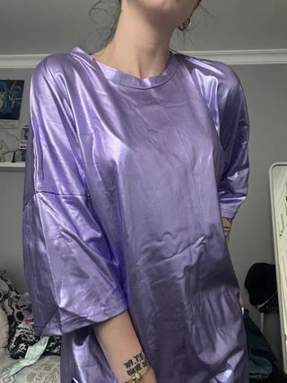 CAMISETA LARGA LILA