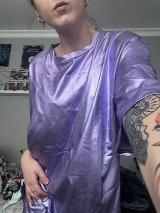 CAMISETA LARGA LILA