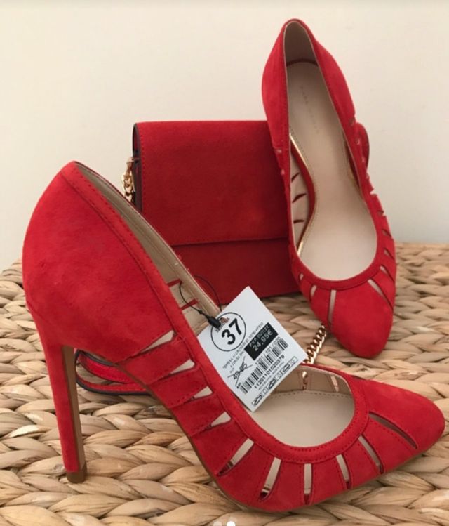 Zapatos tacón rojo troquelado Zara