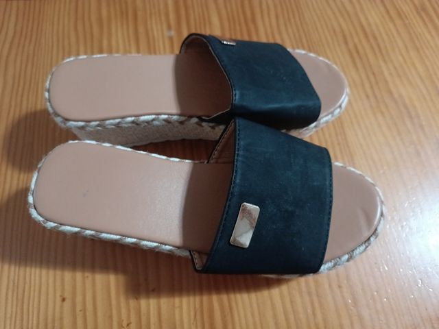 Chanclas playeras con cuña nuevas