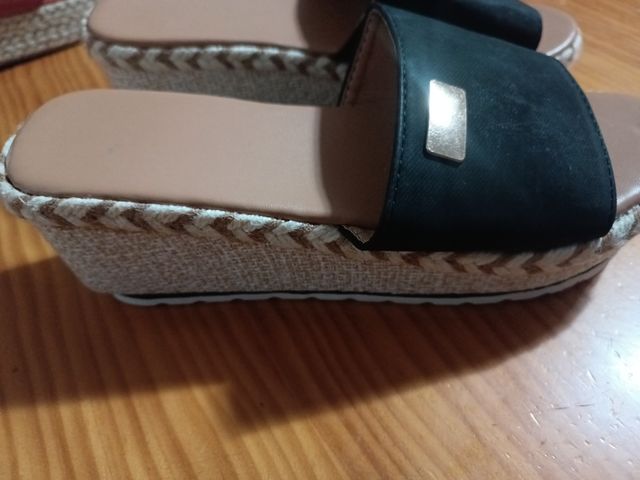 Chanclas playeras con cuña nuevas