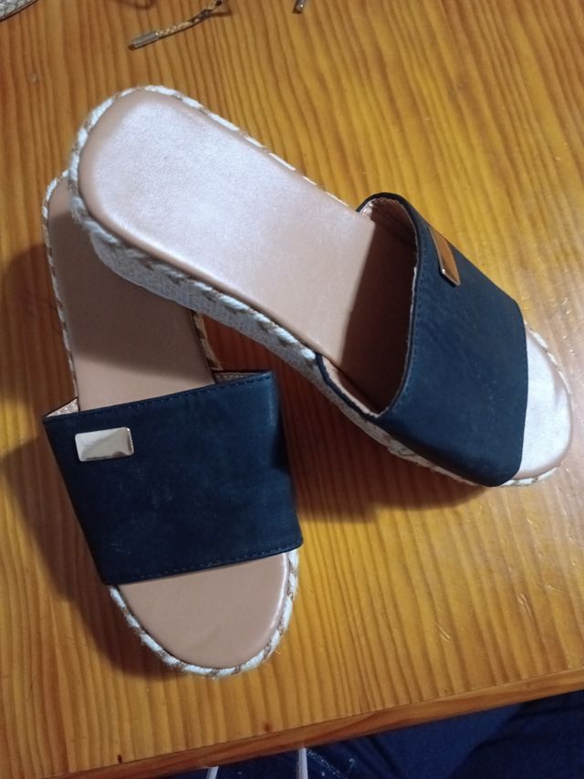 Chanclas playeras con cuña nuevas