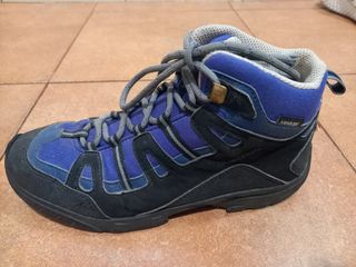 Botas montaña niño/a. Talla 35