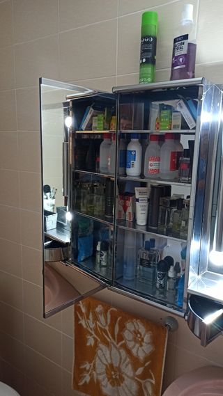 Espectacular armario de baño con espejo