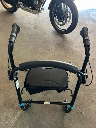 Andadera para Adultos con Asiento Elite FM