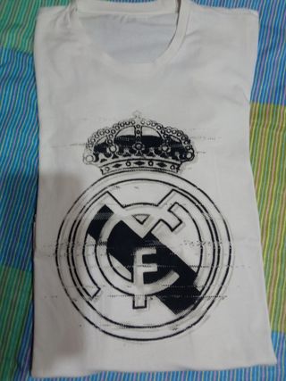 Camiseta con escudo