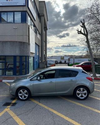 Opel Astra 2012