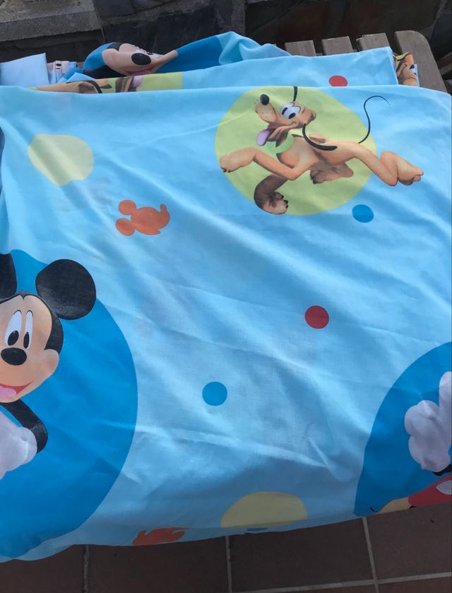 Conjunto de folhas Mickey Mouse