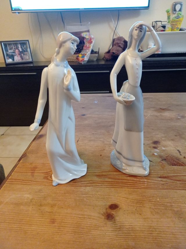 2 figure in porcellana PALES.S.L