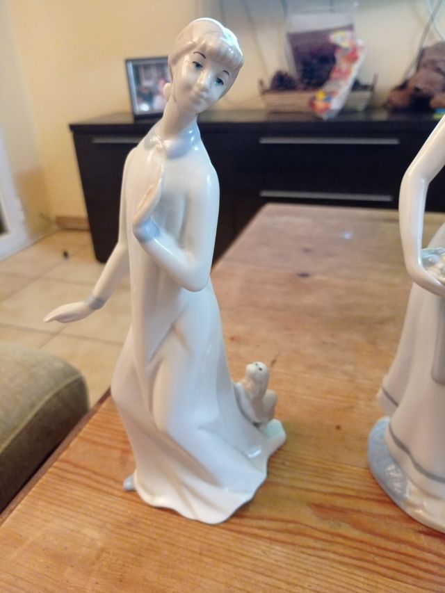 2 figure in porcellana PALES.S.L