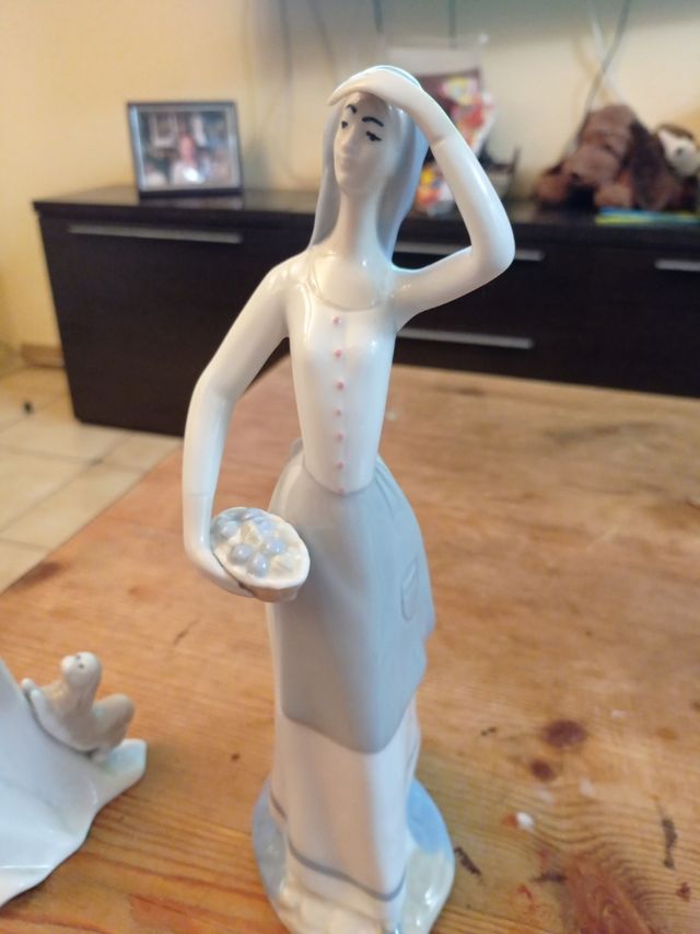 2 figure in porcellana PALES.S.L