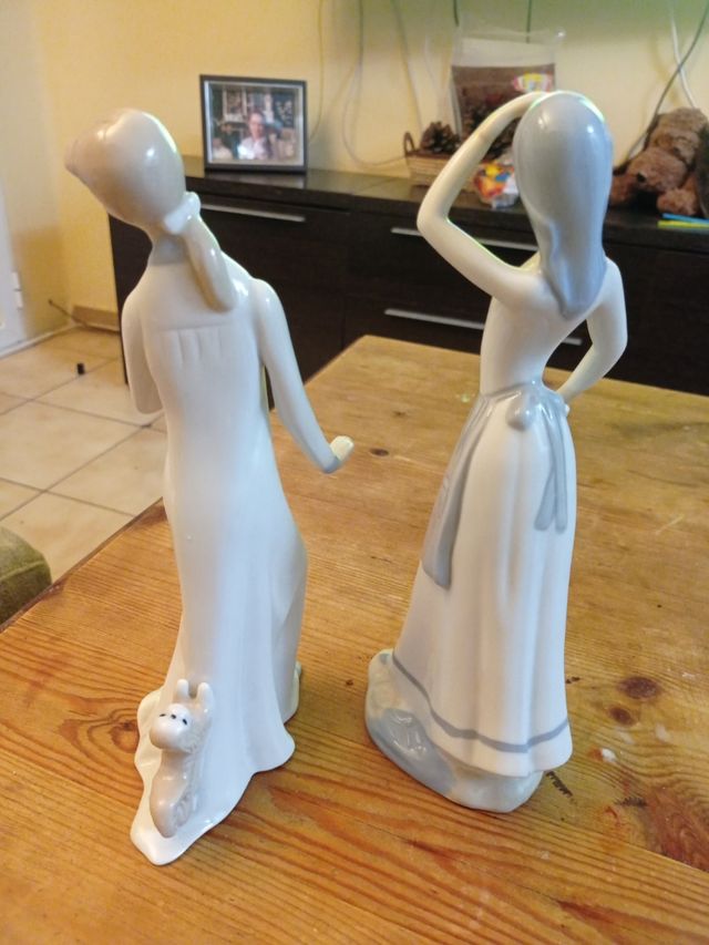 2 figure in porcellana PALES.S.L