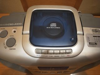 Reproductor de CD, cassettes y radio aiwa.