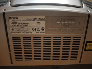 Reproductor de CD, cassettes y radio aiwa.