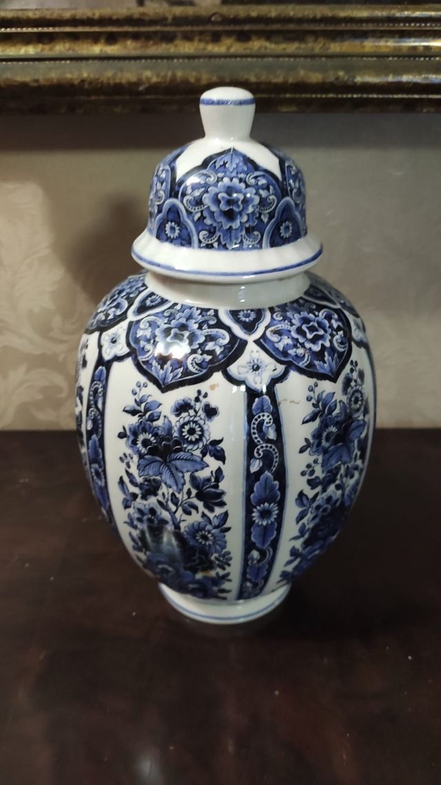 Bote de cerámica antiguo