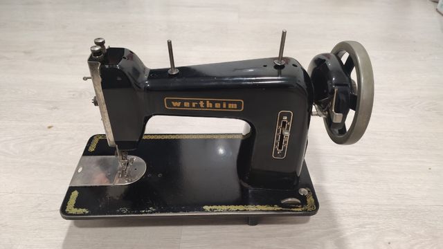 Máquina de coser antigua