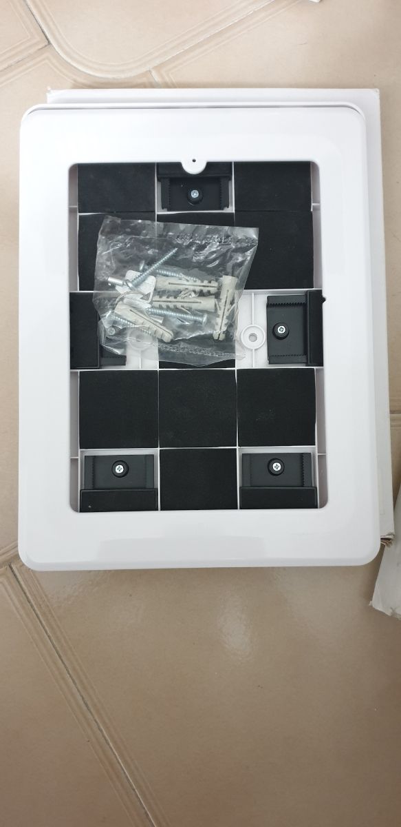 Supporto tablet a muro