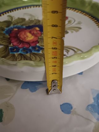 Piatto in ceramica dipinto a mano vinta